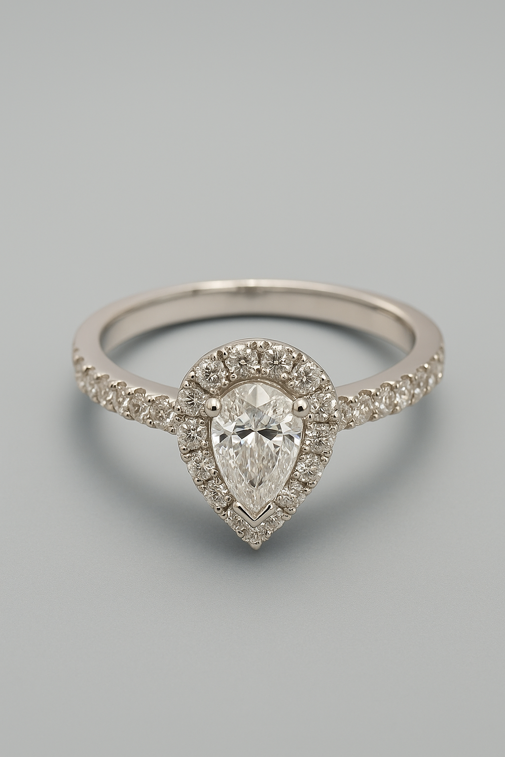 18CT WHITE GOLD DIAMOND PEAR SHAPED RING