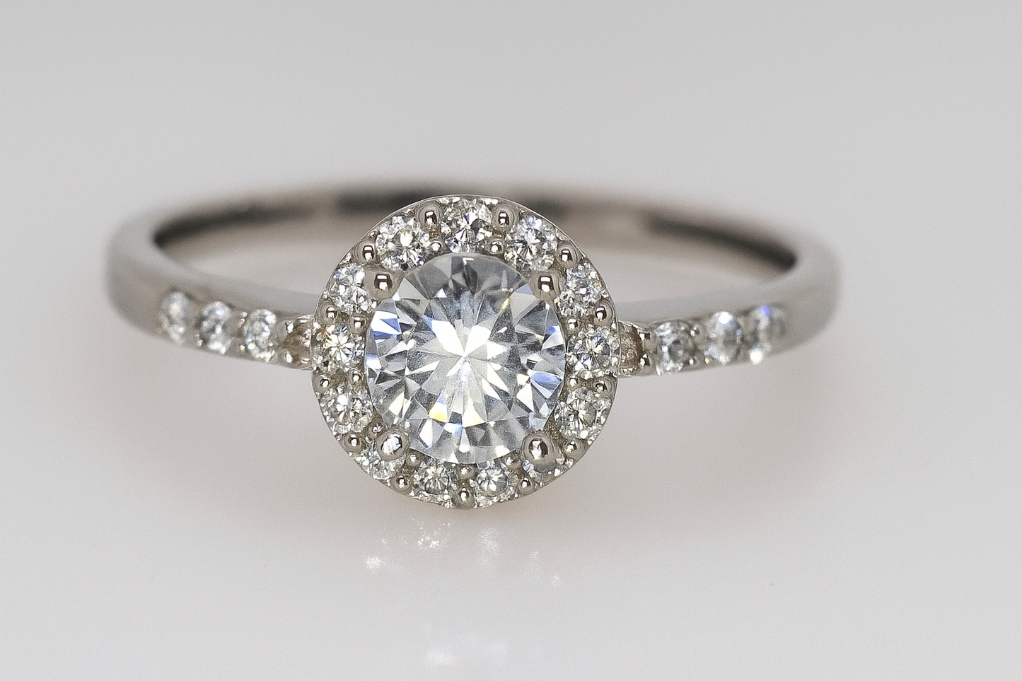 9CT WHITE GOLD CUBIC ZIRCONIA 4.8MM ROUND CENTER HALO RING