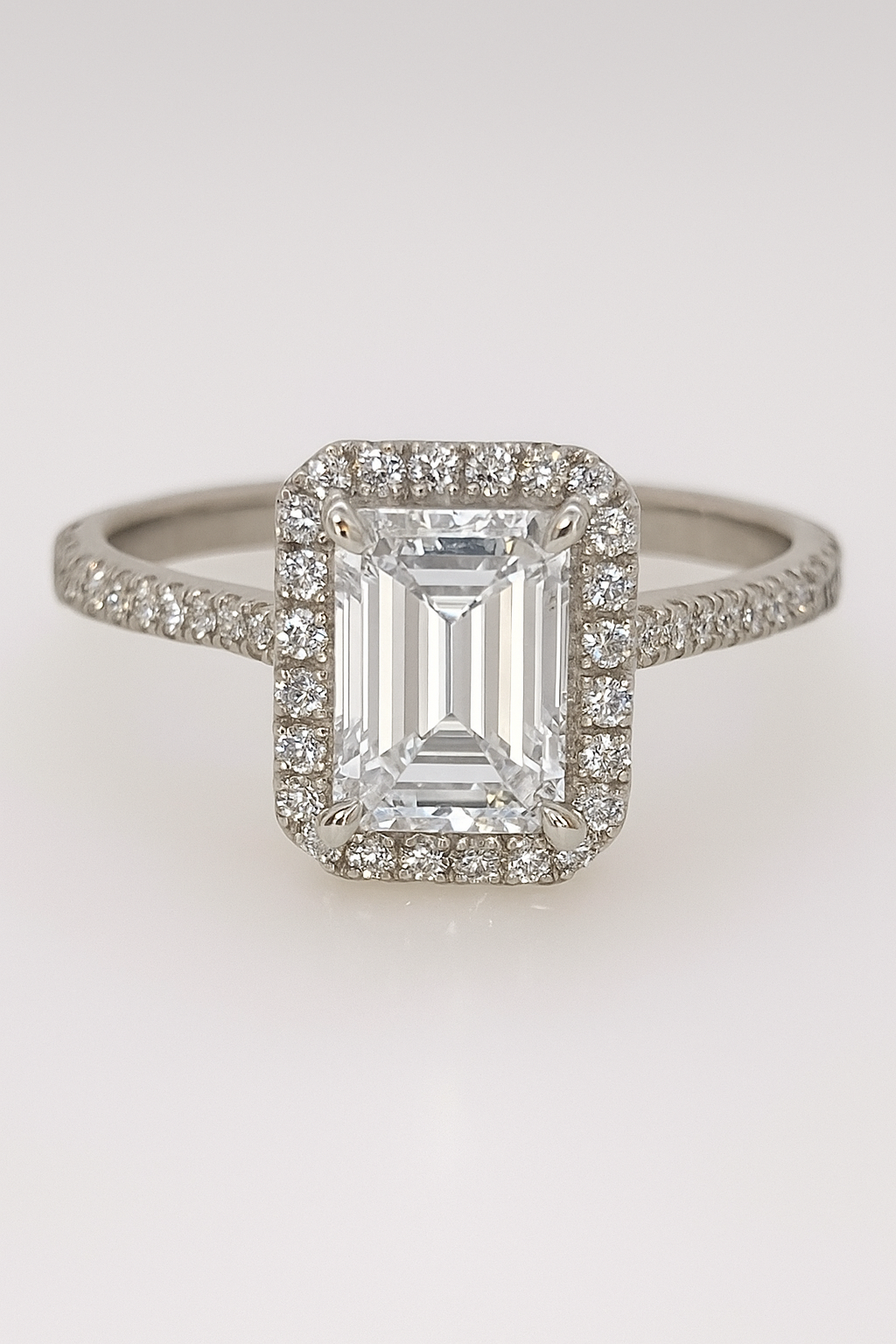 9CT WHITE GOLD CUBIC ZIRCONIA EMERALD CUT CENTER HALO RING