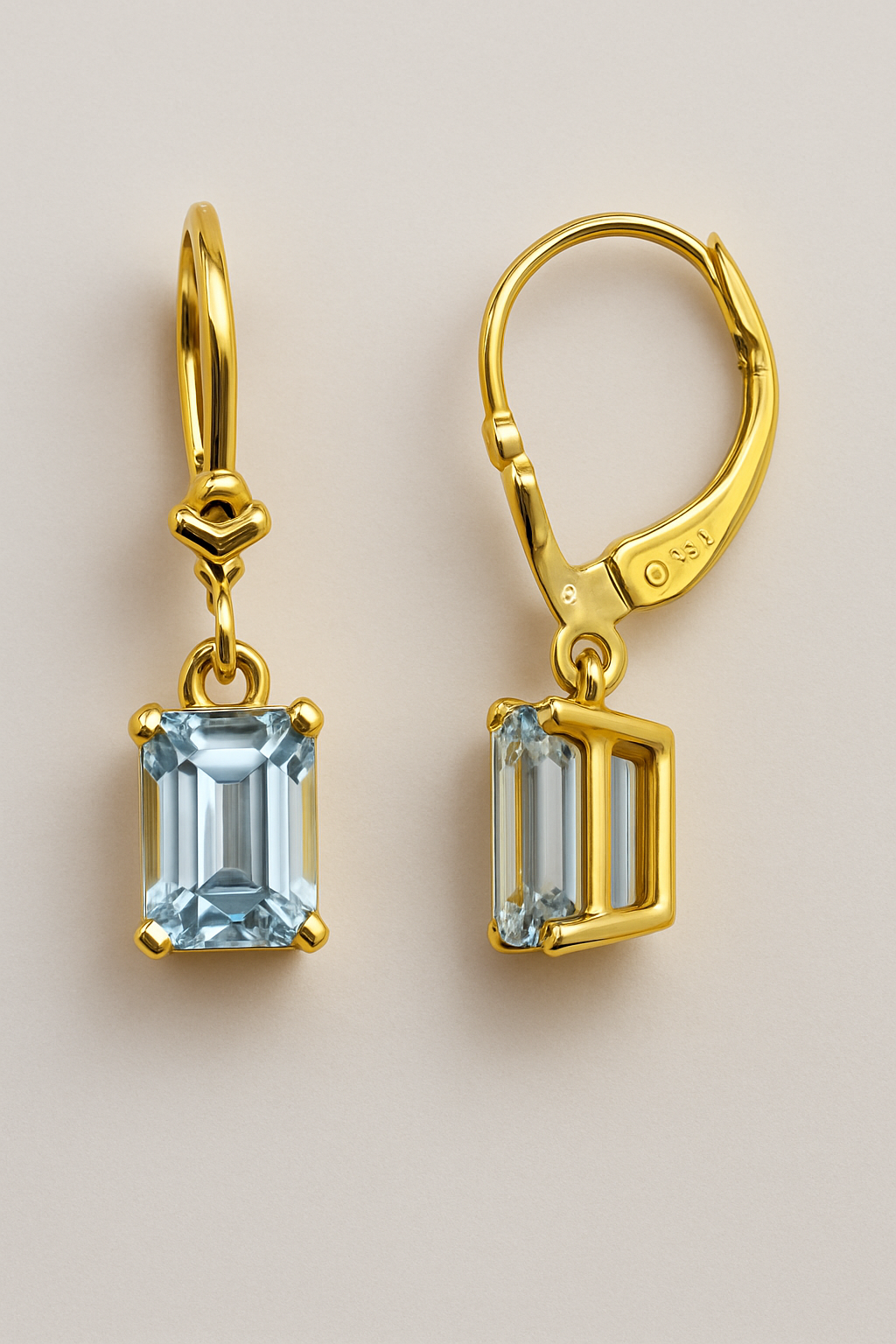 18CT YELLOW GOLD AQUAMRINE EMERALD CUT DROP EARRINGS.