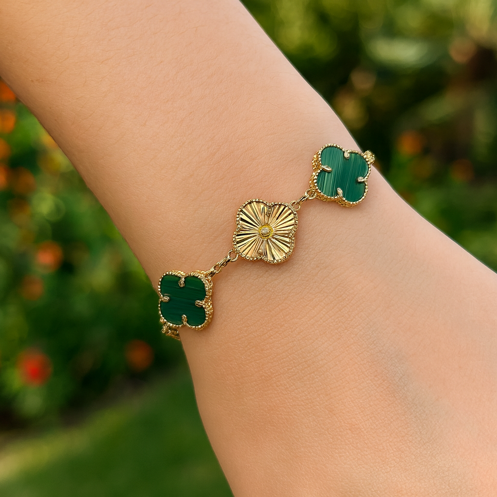 9CT YELLOW GOLD IMPORTED REVERSIBLE GOLD AND MALACHITE CLOVER