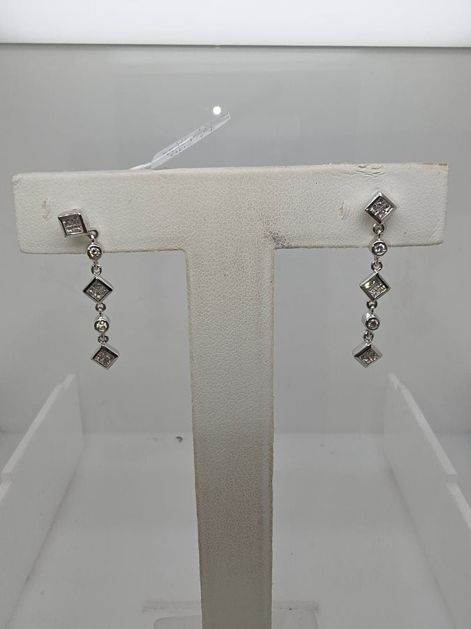 18CT WHITE GOLD DIAMOND DROP EARRINGS