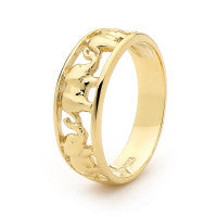 9CT YELLOW GOLD 7.2MM WIDE RING FEATURING THREE MARCHING ELEPHANTS.