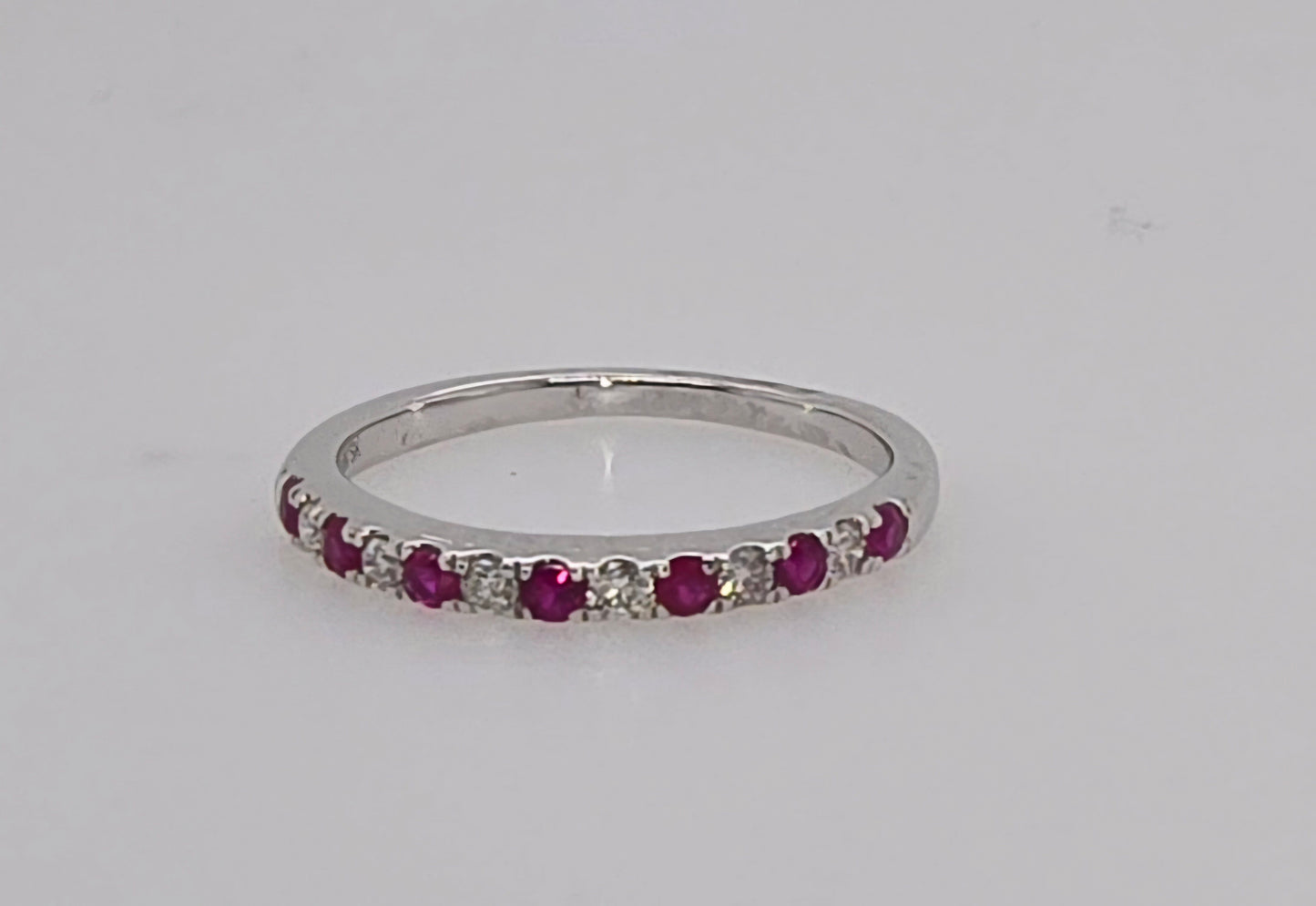 10CT WHITE GOLD DIAMOND AND RUBY RING