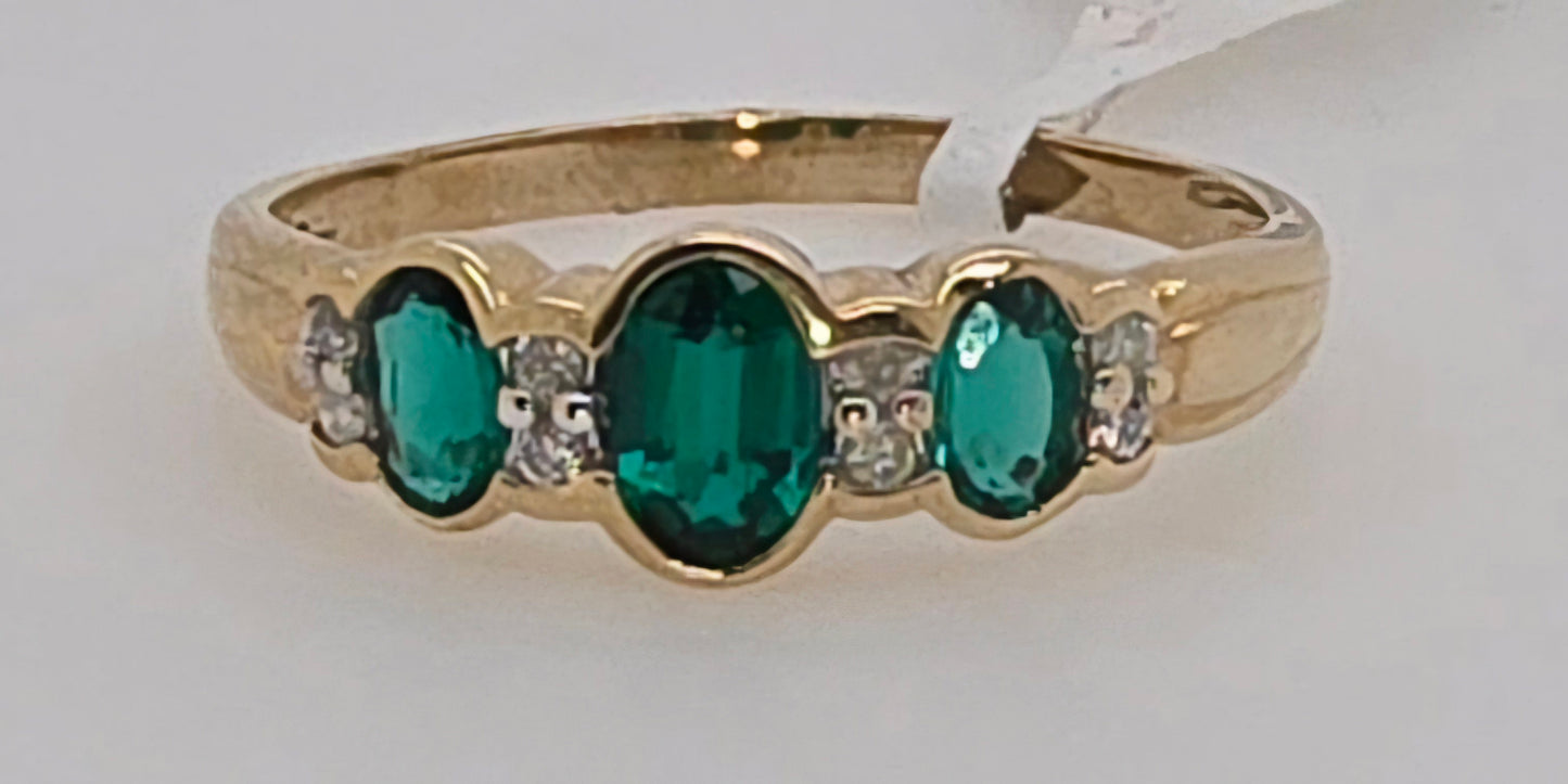 9CT YELLOW GOLD CREATED EMERALD AND DIAMOND RING.