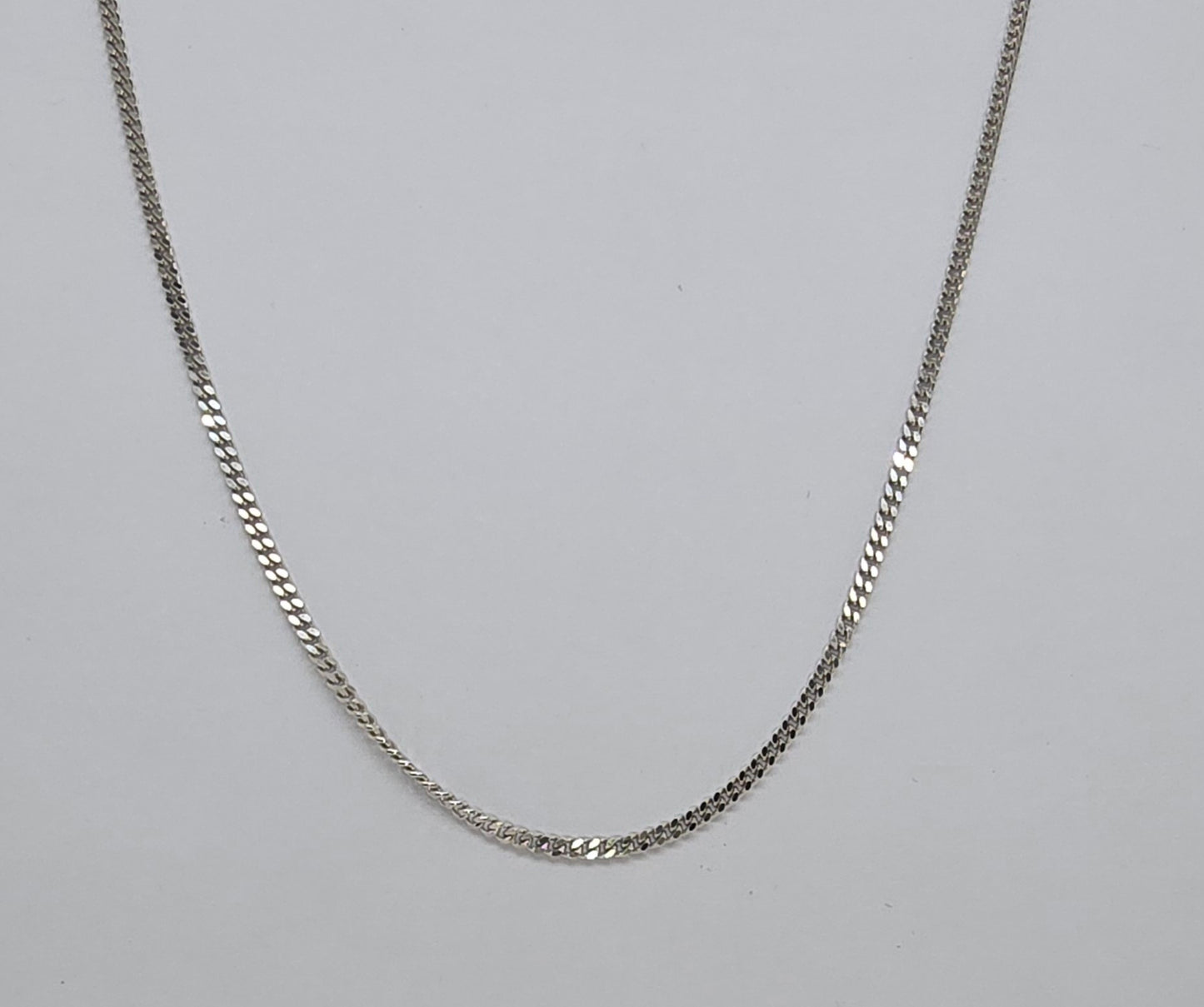 9CT WHITE GOLD ITALIAN DIAMOND CUT CURB CHAIN.