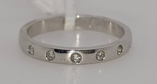 9CT WHITE GOLD DIAMOND RING.