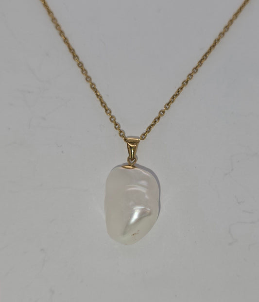 9CT YELLOW GOLD 13MM AAA BAROQUE FRESHWATER PEARL PENDANT.