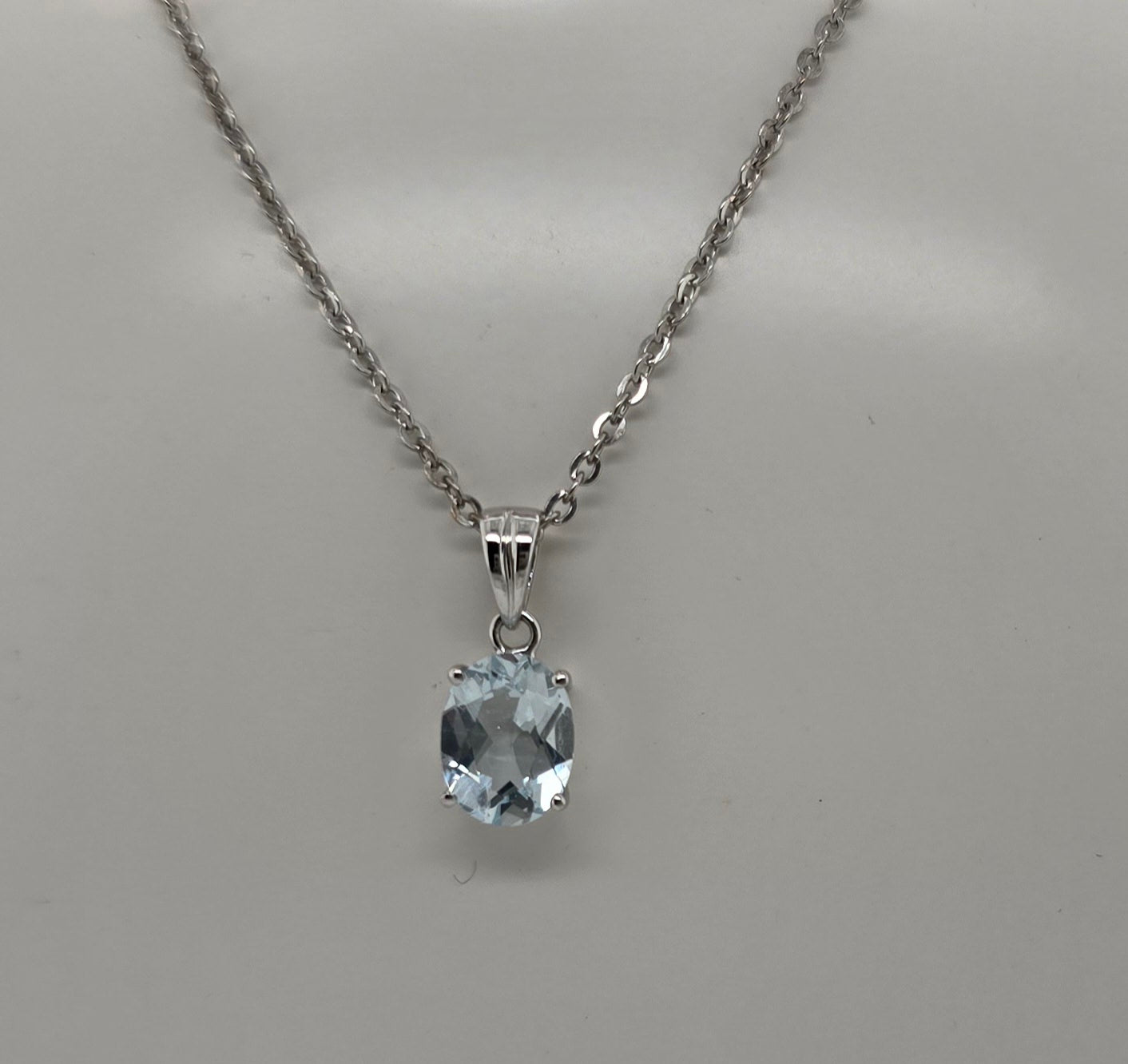 9CT WHITE GOLD AQUAMARINE PENDANT