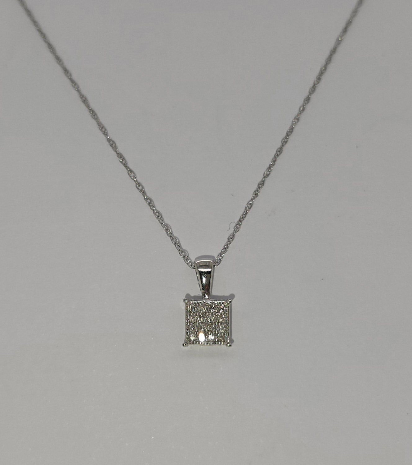 9CT WHITE GOLD DIAMOND SET PENDANT