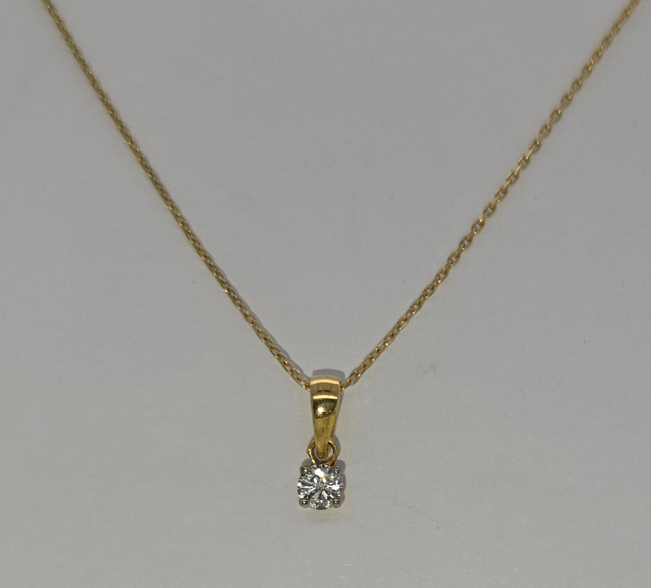 18CT YELLOW GOLD ROUND BRILLIANT CUT DIAMOND PENDANT