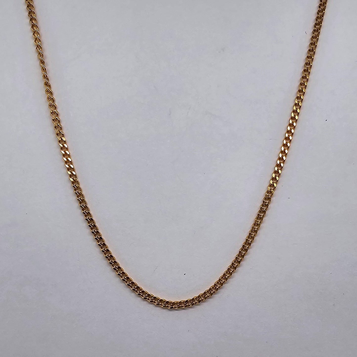 9CT YELLOW GOLD CURB CHAIN.