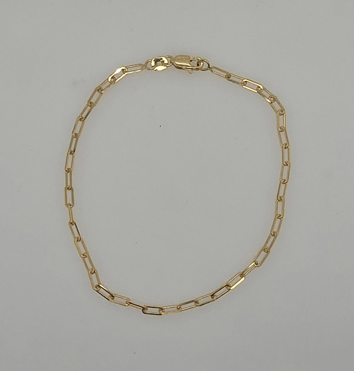 9CT YELLOW GOLD PAPERCLIP BRACELET.