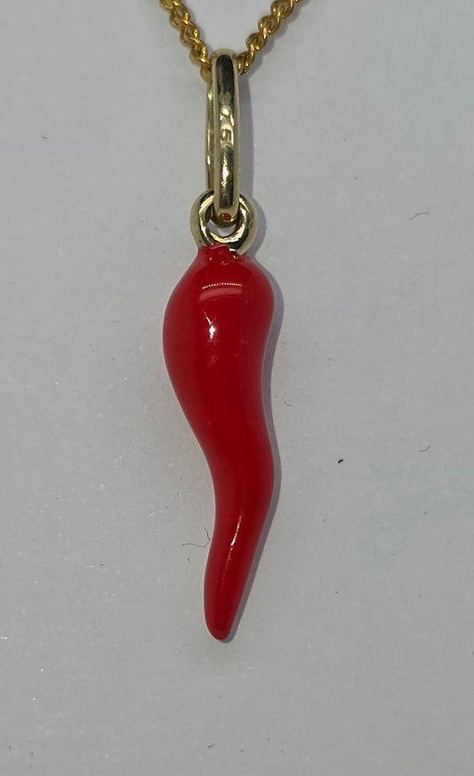 9CT YELLOW GOLD ITALIAN IMPORTED 18MM RED CHILLI PENDANT.