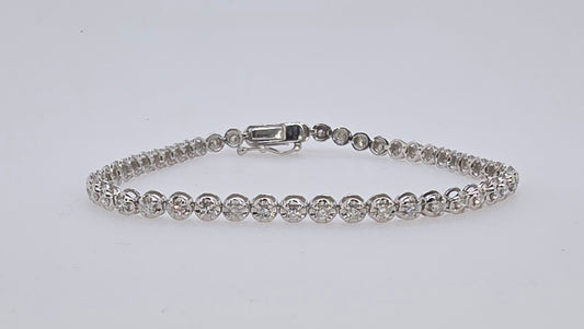 9CT WHITE GOLD 17CM DIAMOND TENNIS BRACELET.