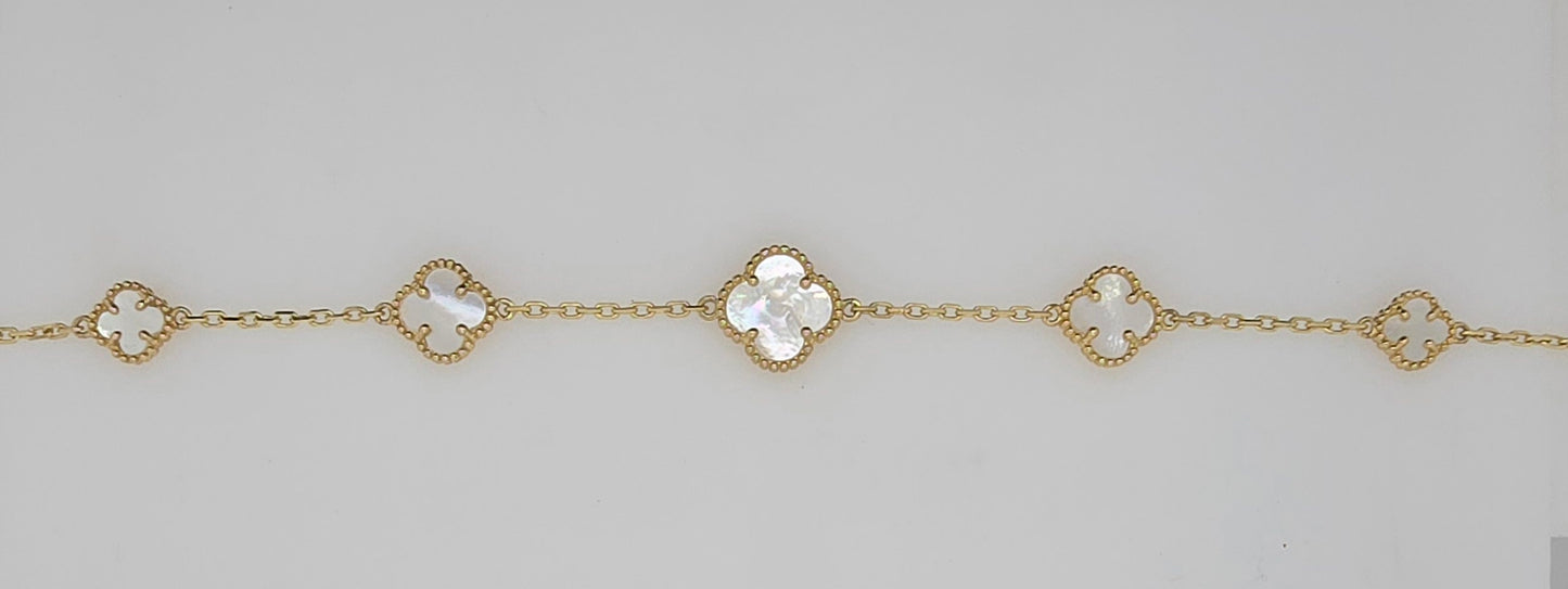 9CT YELLOW GOLD IMPORTED 19CM FANCY MOTHER OF PEARL 5 CLOVER BRACELET.