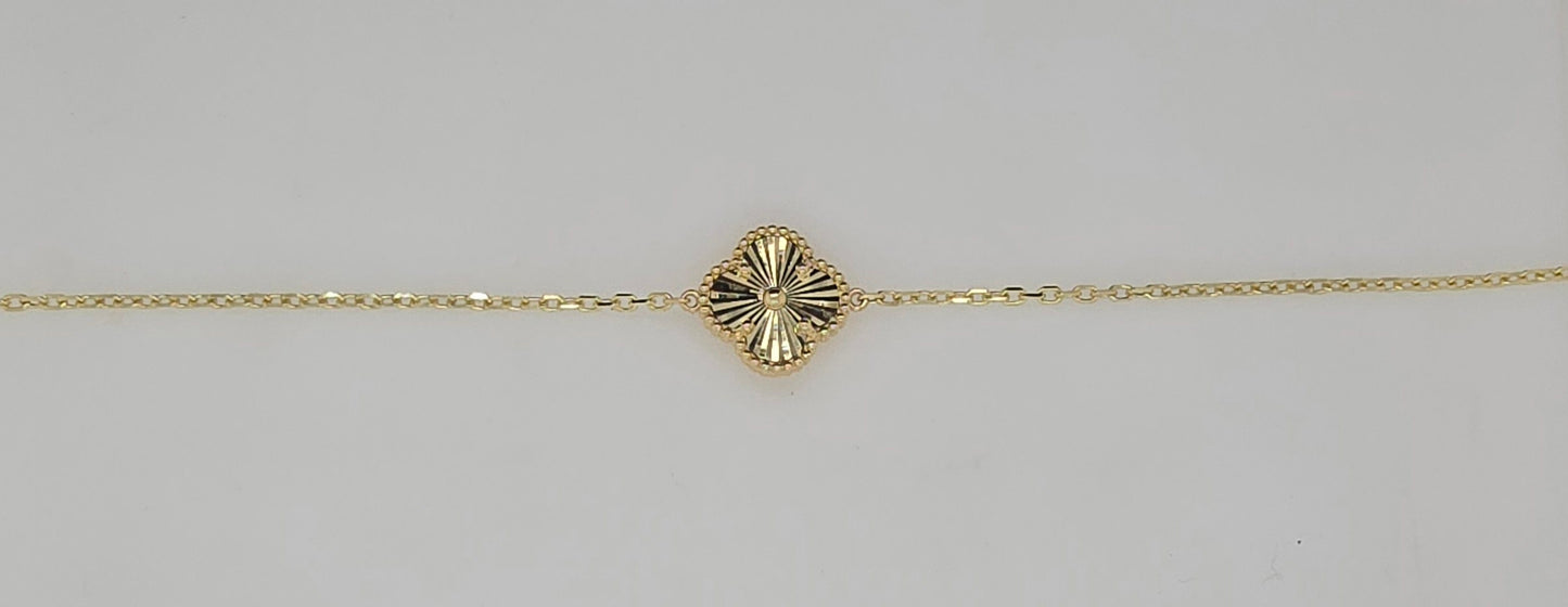 9CT YELLOW GOLD IMPORTED 19CM 14MM FANCY CLOVER BRACELET.