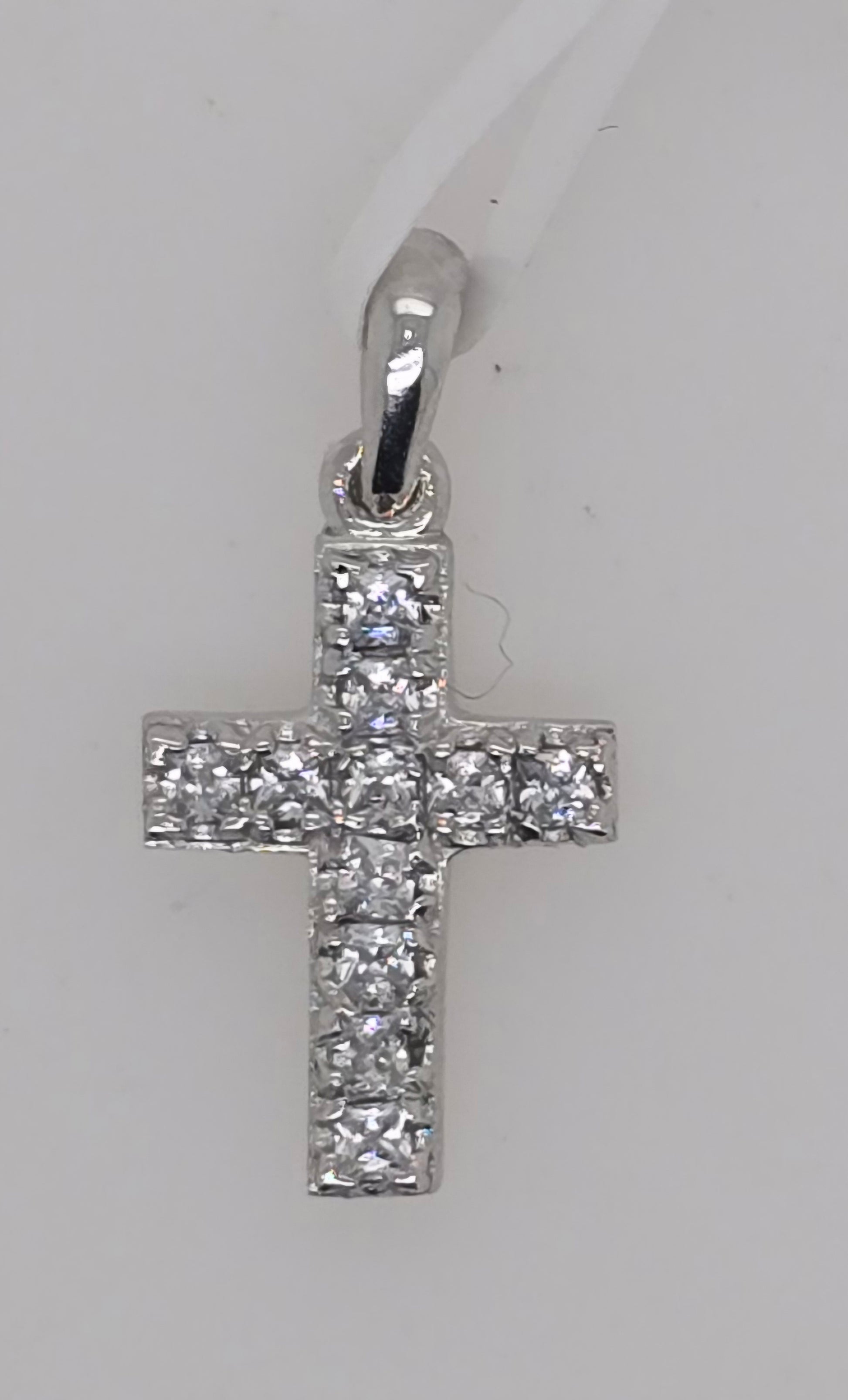 9CT WHITE GOLD CUBIC ZIRCONIA 15 X PAVE SET CROSS PENDANT