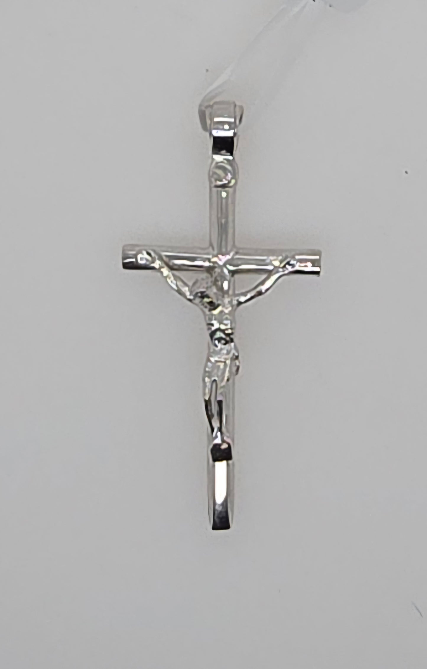 9CT WHITE GOLD IMPORTED 30MM X 16MM POLISHED CRUCIFIX CROSS PENDANT.