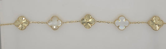 9CT YELLOW GOLD IMPORTED 18-20CM 5 X 13MM REVERSIBLE GOLD AND MOTHER OF PEARL CLOVER BRACELET 7.45GRAMS.