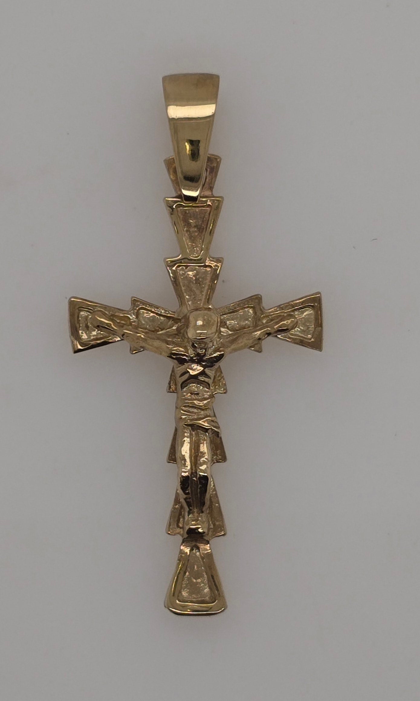 9CT YELLOW GOLD SOLID FANCY CRUCIFIX
