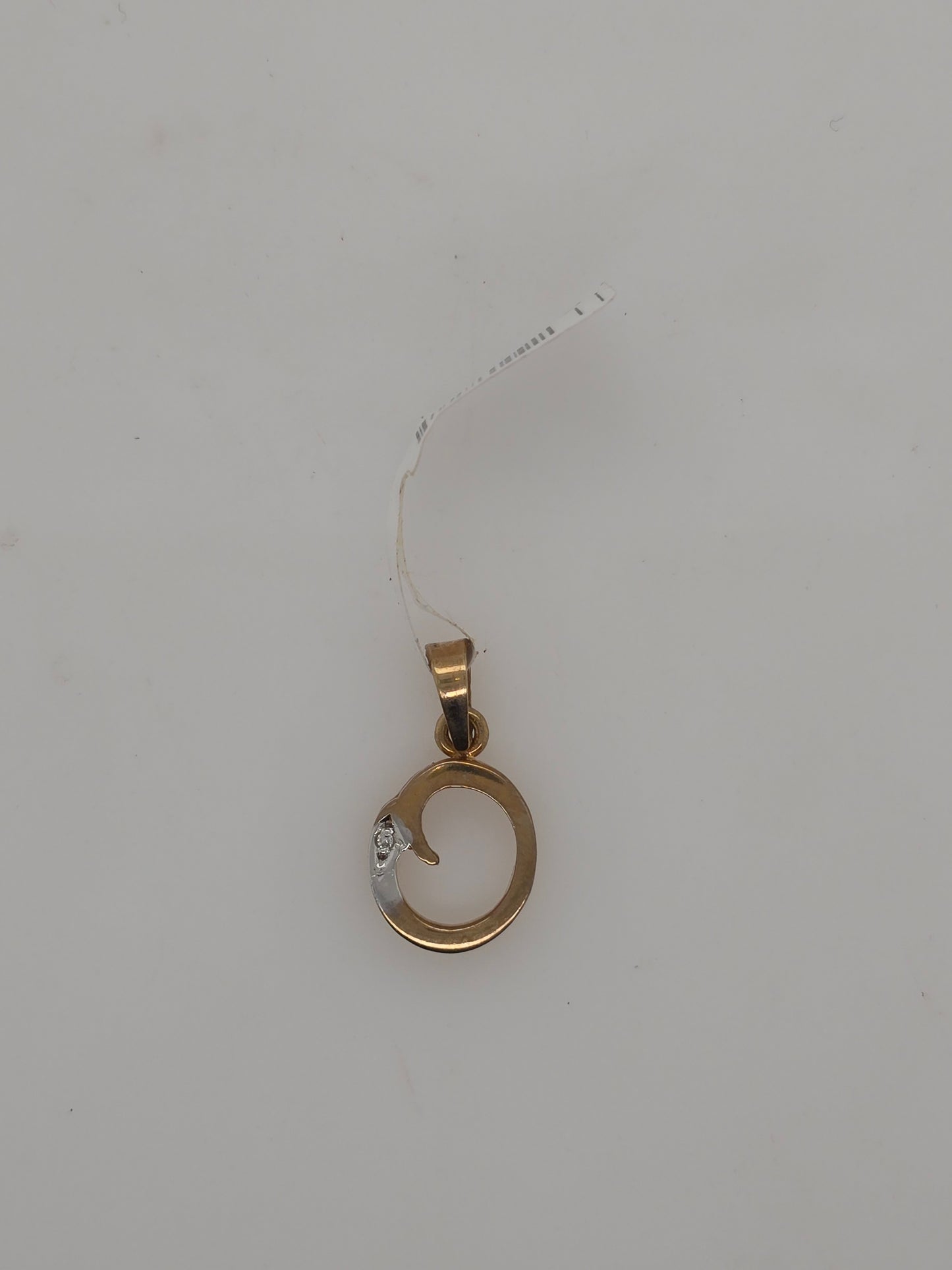 9CT YELLOW GOLD DIAMOND INITIAL O PENDANT