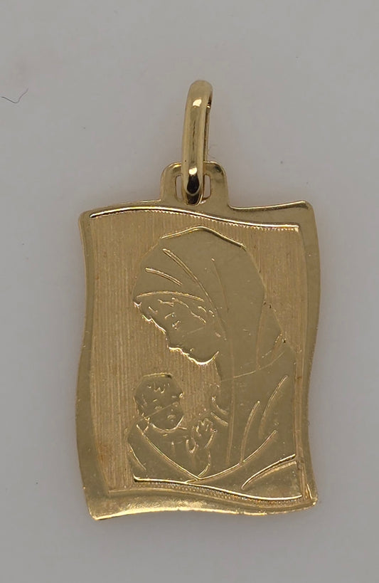 18CT YELLOW GOLD IMPORTED 20MM X 16MM MADONNA VIRGIN MARY PENDANT.