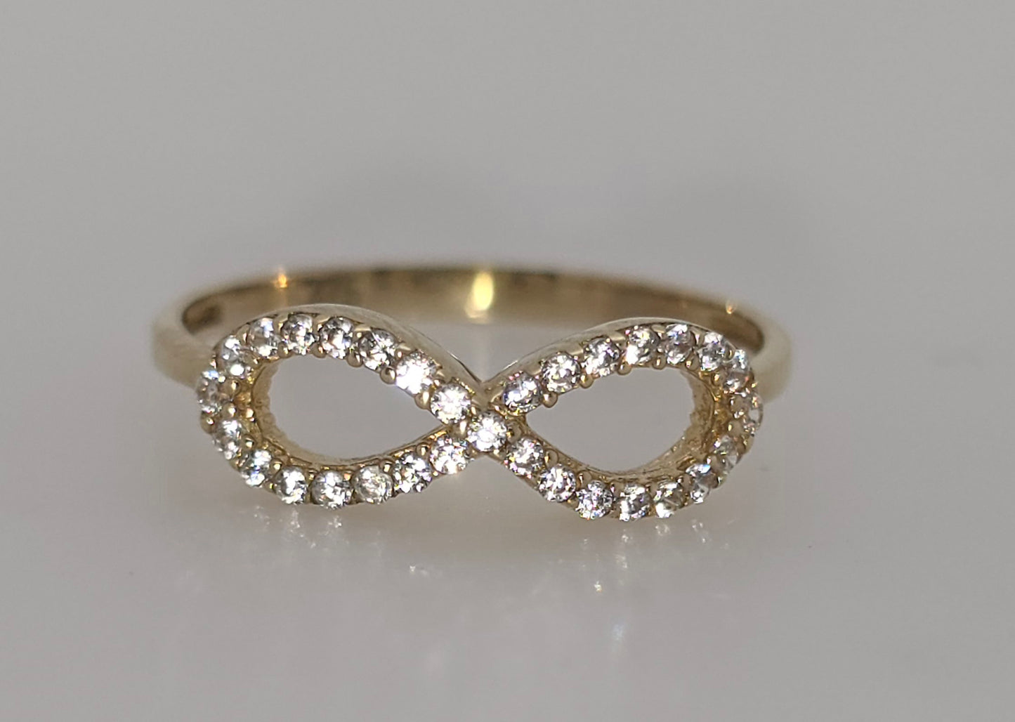 9CT YELLOW GOLD CUBIC ZIRCONIA 15MM X 5MM INFINITY RING.