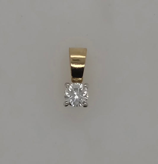 18CT YELLOW GOLD DIAMOND SOLITAIRE PENDANT.