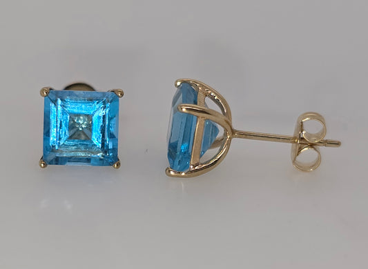 9CT YELLOW GOLD 4 CLAW SET 7MM PRINCESS CUT BLUE TOPAZ 2 = 4.2CT STUD EARRINGS.