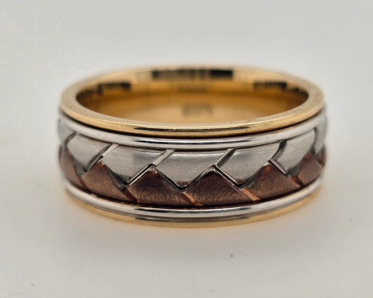 9CT THREE TONE PATTERN WEAVE RING 8.5MM X 2.2MM FINGER SIZE V