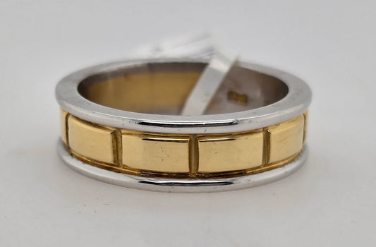 18CT TWO TONE PATTERN 6.8MM X 2.3MM RING 13.64GRAMS FINGER SIZE T.