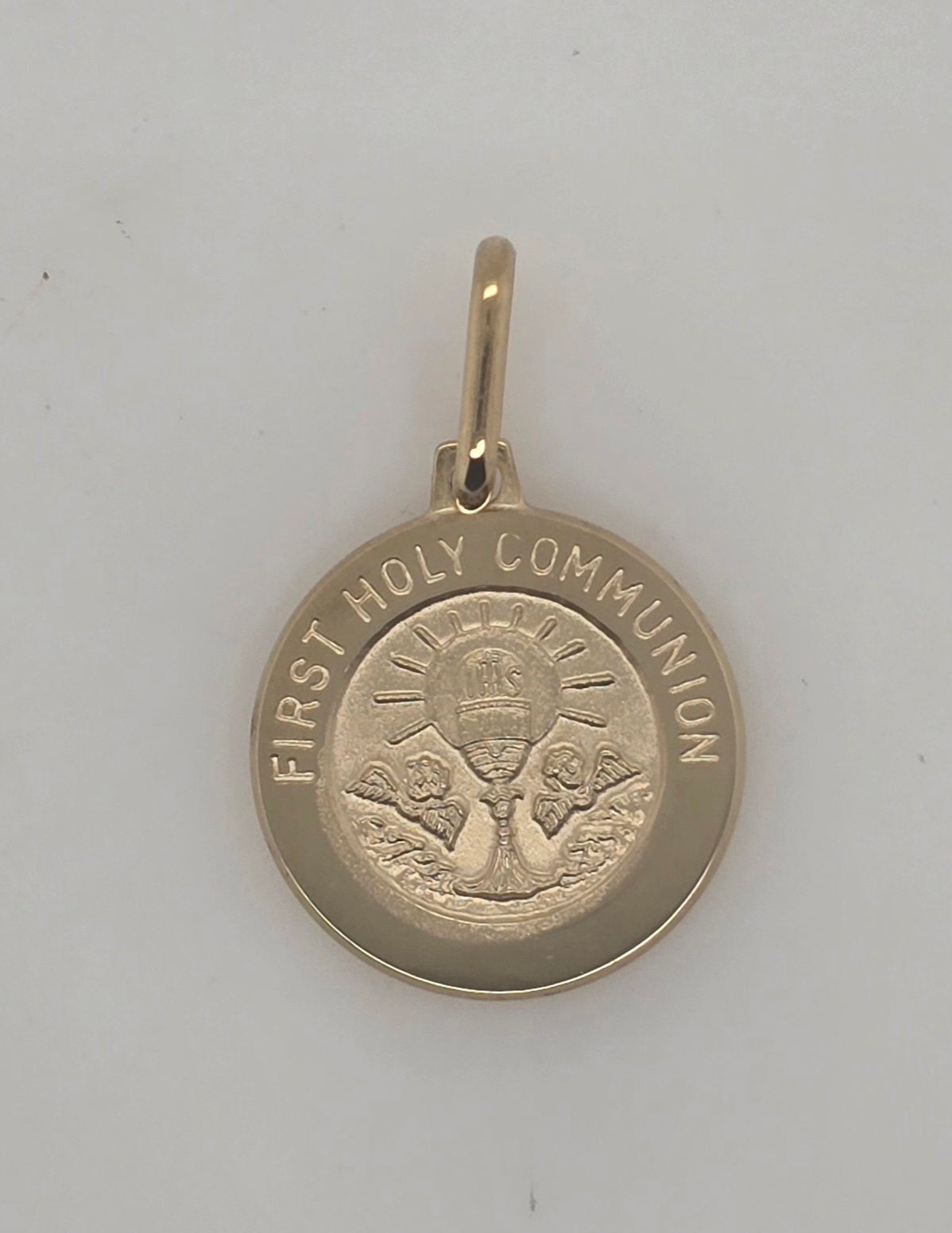 9CT YELLOW GOLD IMPORTED SOLID 15MM HOLY COMMUNION PENDANT.