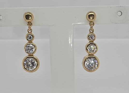 9CT YELLOW GOLD BEZEL SET DROP CUBIC ZIRCONIA STUD EARRINGS.
