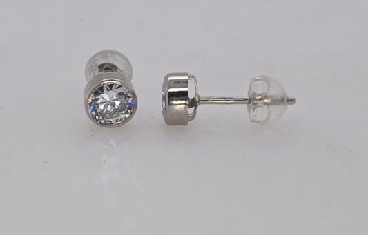 9CT WHITE GOLD BEZEL SET 5MM ROUND CUBIC ZIRCONIA STUD EARRINGS.