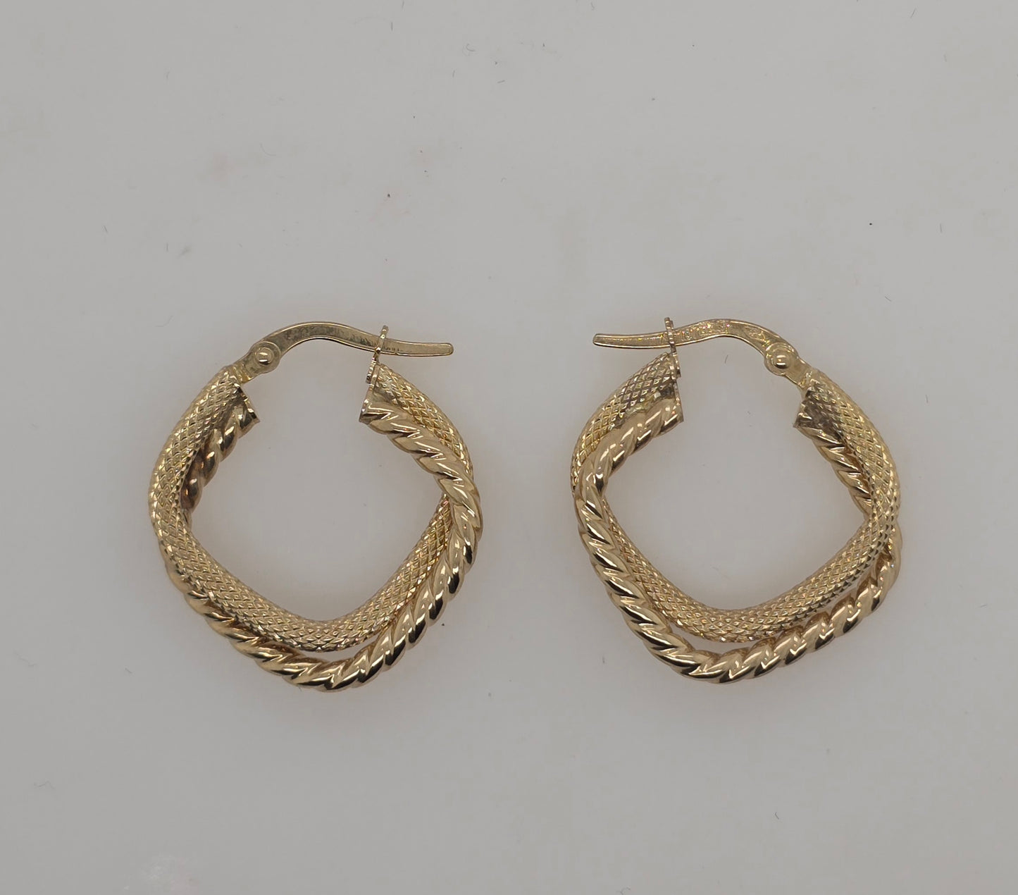 9CT YELLOW GOLD DOUBLE ROW PATTERN DIAMOND SHAPE HOOP EARRINGS
