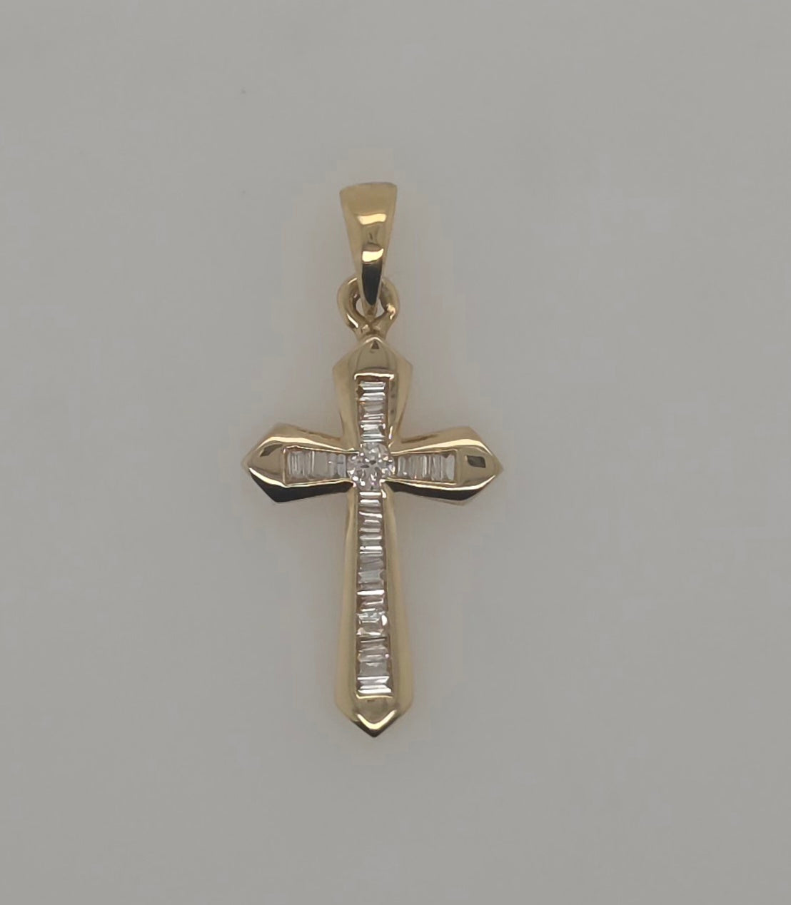 18CT YELLOW GOLD BAGUETTE AND ROUND CHANNEL SET DIAMOND CROSS PENDANT