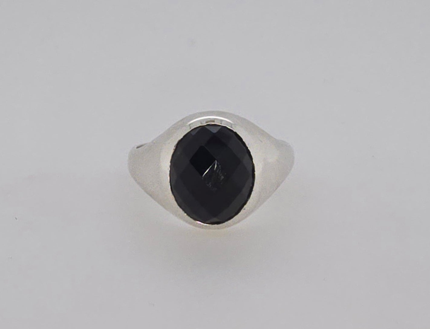 STERLING SILVER BEZEL SET 11 X 9MM CHECKER BOARD CUT OVAL ONYX SIGNET RING