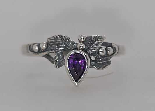 STERLING SILVER BEZEL SET 5MM PEAR SHAPE AMETHYST RING.
