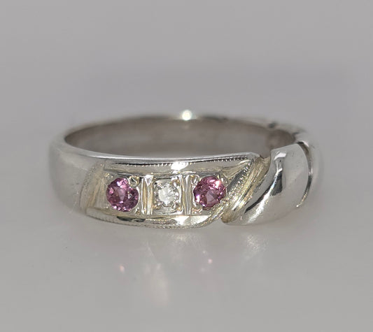 STERLING SILVER 5MM WIDE FANCY RING.