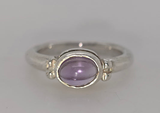 STERLING SILVER BEZEL SET 7 X 5MM AMETHYST CABOCHON FANCY RING.