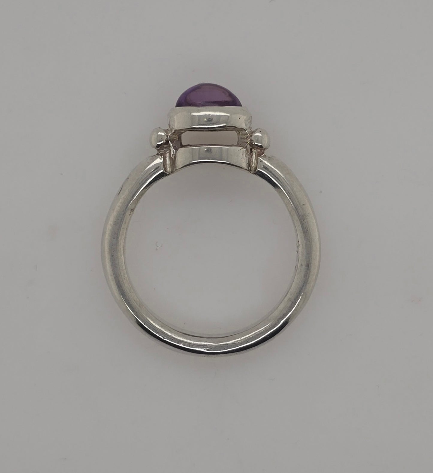STERLING SILVER BEZEL SET 7 X 5MM AMETHYST CABOCHON FANCY RING.