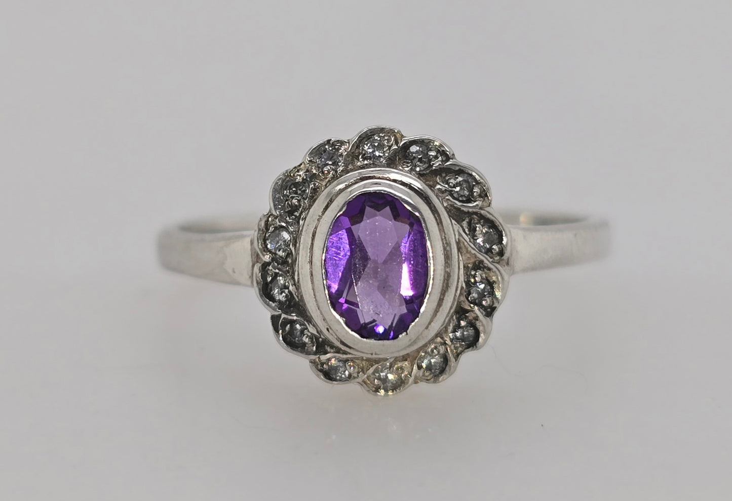 STERLING SILVER BEZEL SET 6 X 4MM AMETHYST RING.