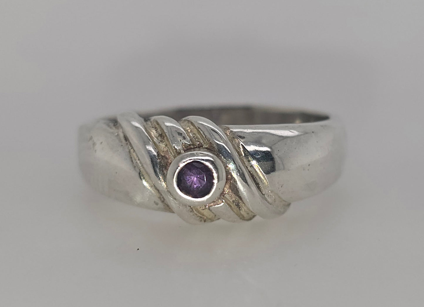 STERLING SILVER BEZEL SET ROUND AMTETHYST FANCY 7MM WIDE RING .