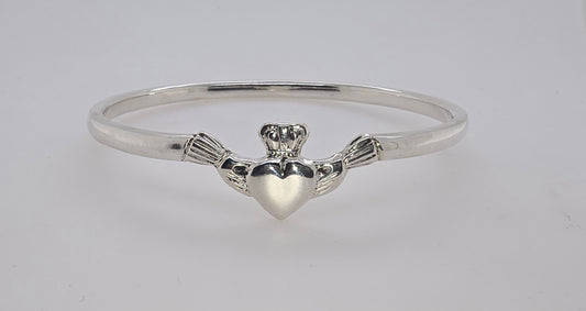 STERLING SILVER SOLID 19GRAM CLADDAGH BANGLE.