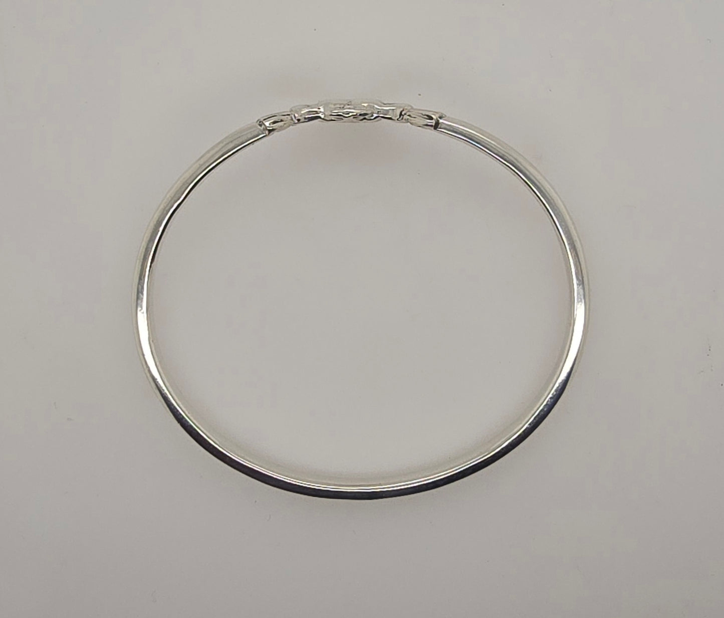 STERLING SILVER SOLID 19GRAM CLADDAGH BANGLE.