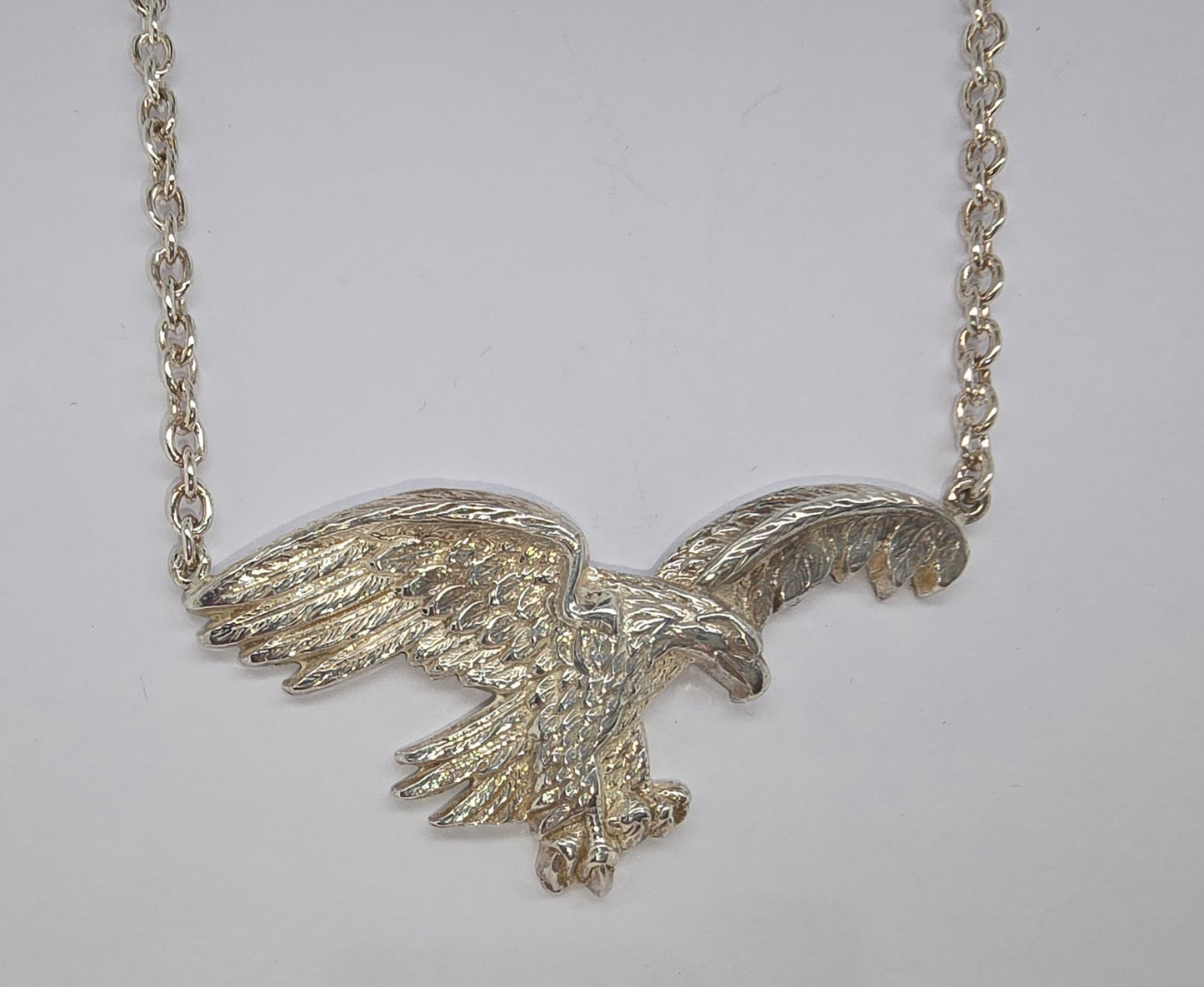 STERLING SILVER LANDING EAGLE ATTACHED TO 57MM X 3MM CABLE CHAIN.