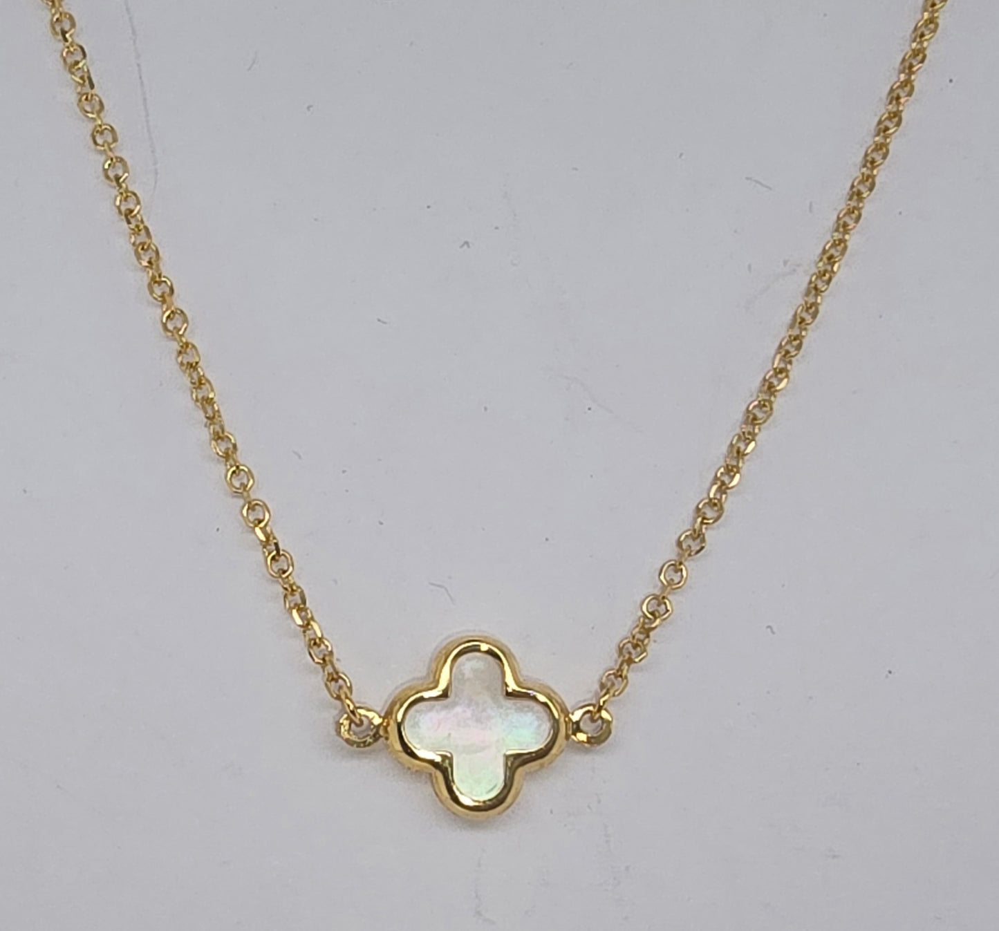 9CT YELLOW GOLD IMPORTED MOTHER OF PEARL CLOVER NECKLACE