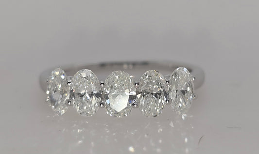 10CT WHITE GOLD 5 OVAL LAB GROWN DIAMONDS = 2.00CT RING.
