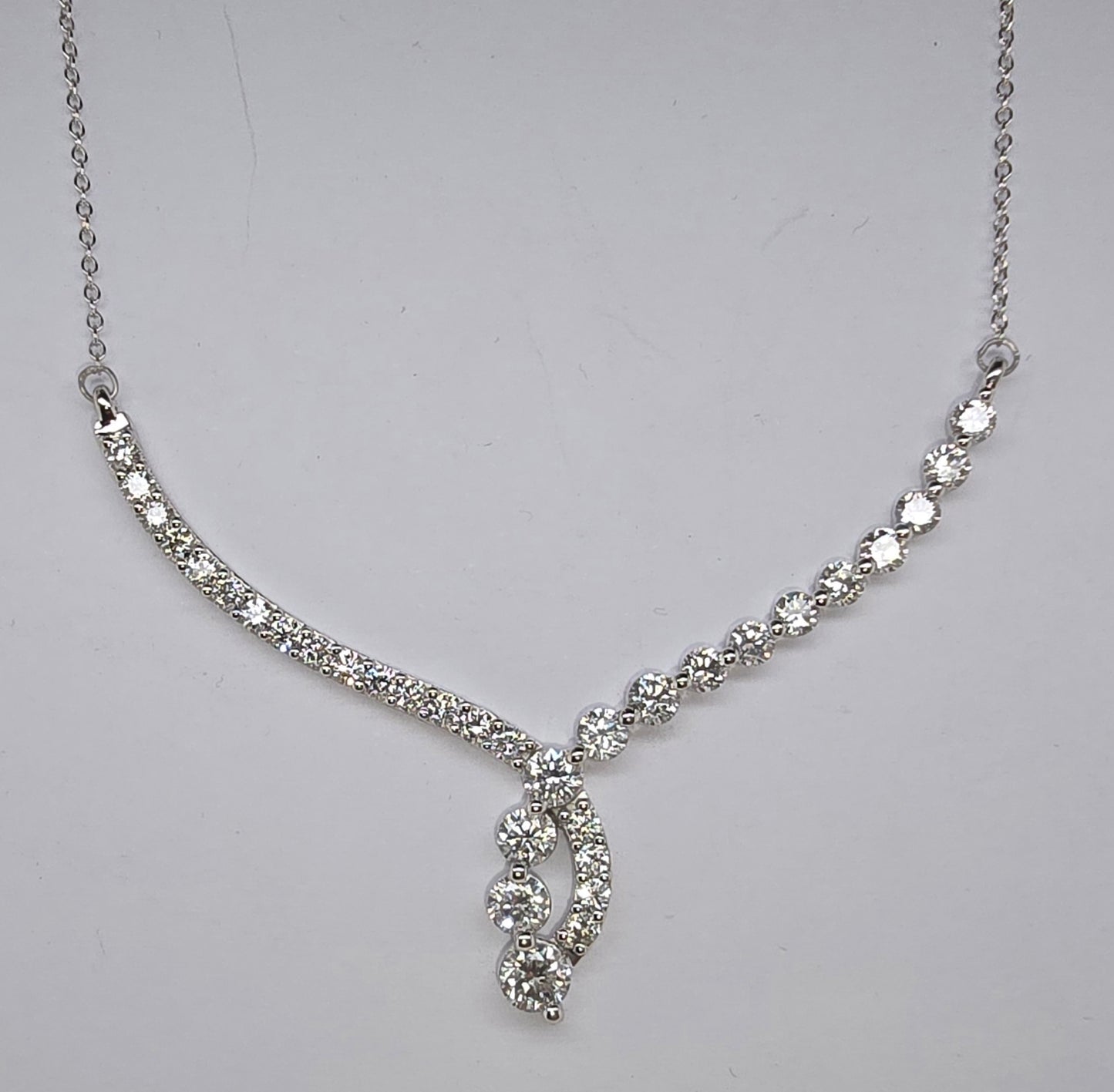 10CT WHITE GOLD 45CM CLAW SET LAB GROWN DIAMOND NECKLACE.